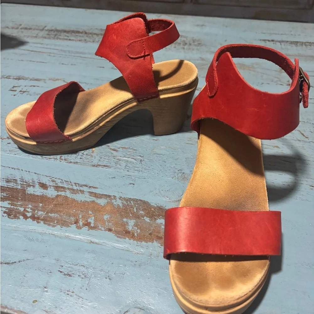 Calou Stockholm Women’s Red Leather Platform Sandals